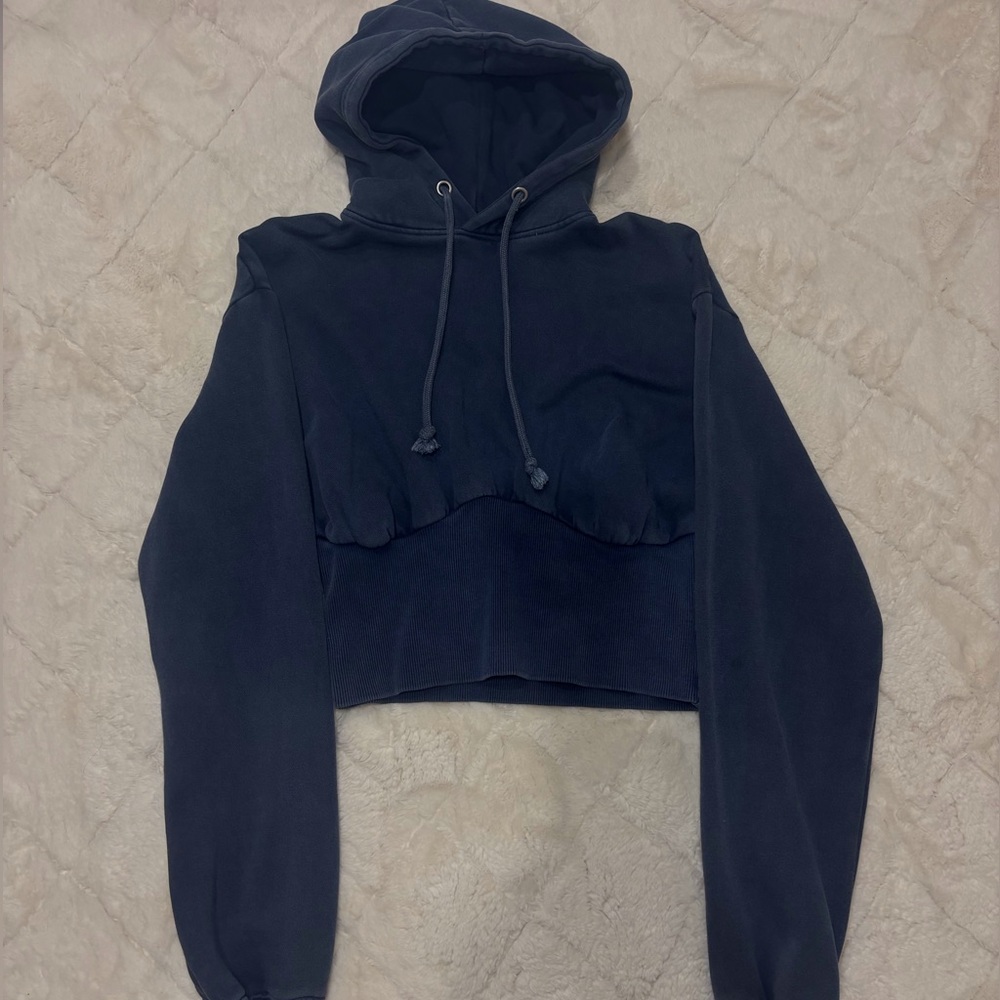 Navy blue cropped sweater. From pretty little things in a size 2 in women.